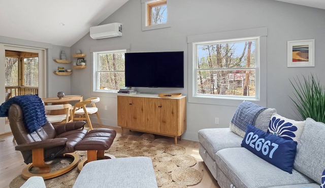 NEW! Stylish, Fully-Renovated 2BD Cottage-AC, Screen Porch, Outdoor Shower & Cape Cod Rail Trail Access in Wellfleet