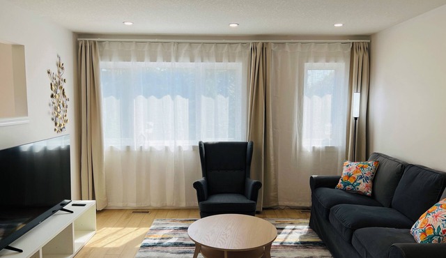 NW, Carriage home Close to U of C & Hospitals in Calgary
