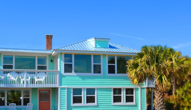 Oceanfront Cottage: 7 Bedrooms : Sleeps 16 : Parking for 6 Cars : Outdoor Grill in St. Augustine