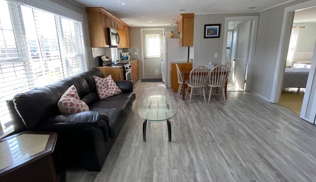 Oceanside Cottage condo next to beach 2bedroom 1bath for 4-6 people in Barnstable
