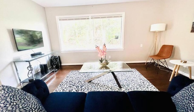 Peaceful Bungalow Mins to Airport in Birmingham