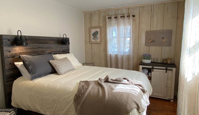 Pelican Place ❤️ WALK EVERYWHERE! Your home away from home. in Kingsville