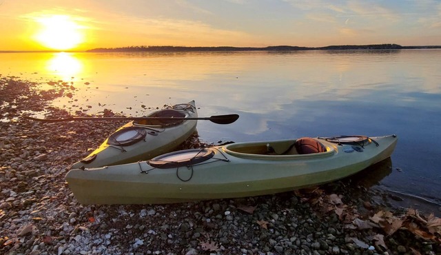 Pet-Friendly Lake View Retreat: Kayaks & Fire Pit in Jay