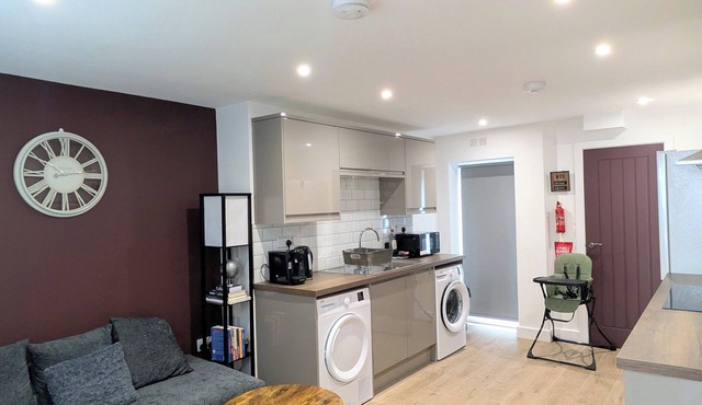 Prime Location 5 Bed En-suite 6 Bathrooms in Derby Sleeps up to 10 People. in Derby