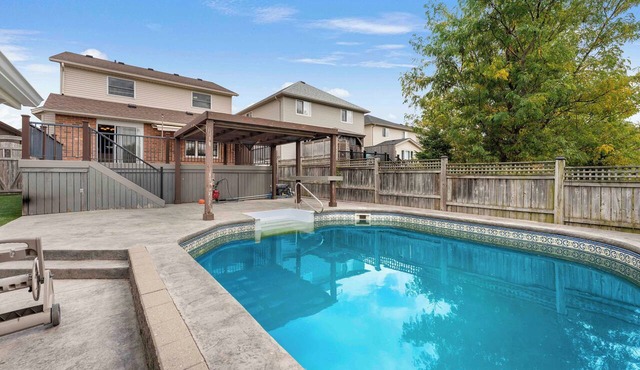 Private House+Backyard Pergola Bar Oasis in Waterloo
