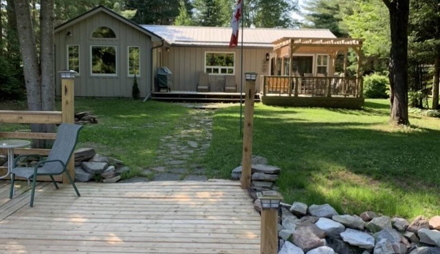 Private Waterfront Cottage, Rivermist Retreat in Kawartha Lakes