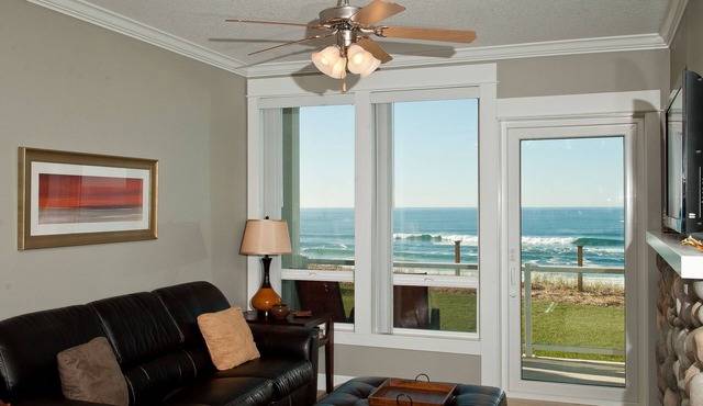 Promo! Stunning Oceanfront Condo-Private Hot Tub, WiFi, Indoor Pool & HDTV! in Lincoln City