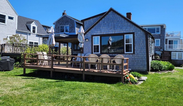 Quaint Waterfront Cottage in Rockport