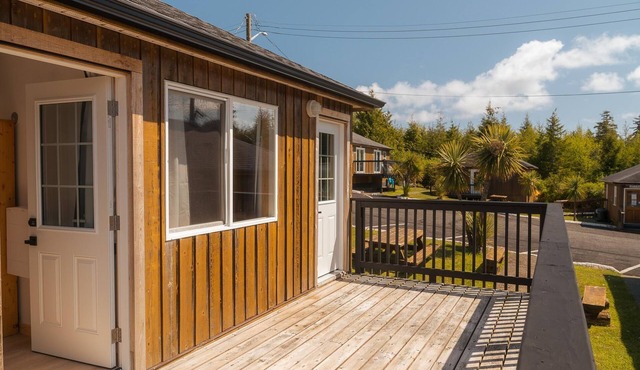 Queen sleeper Studio suite in Ucluelet in Ucluelet