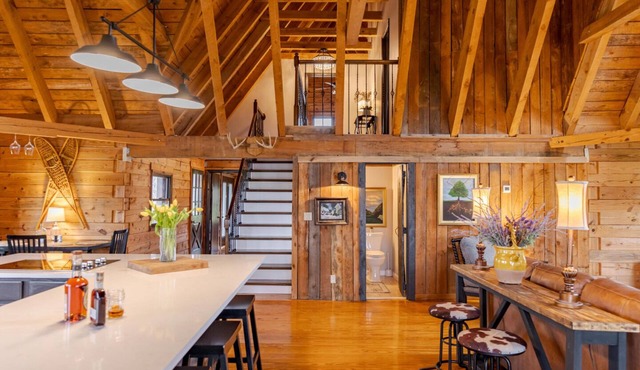 Quiet, remote cabin nestled between Louisville and Elizabethtown in West Point