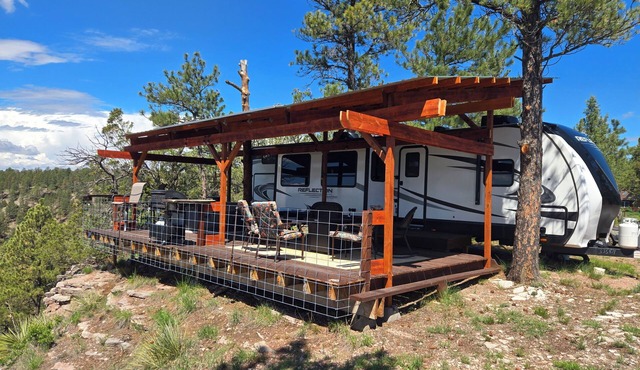 Reflection 37ft RV @EvansCliff w/Hot Tub on Deck, Beautiful Canyon Overlook! in Hot Springs