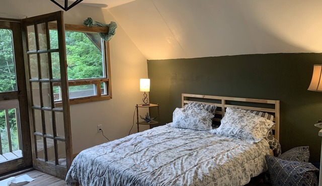 Relax, Peace & Tranquility surrounded by nature: Modern Farmhouse Style Cottage in Kawartha Lakes