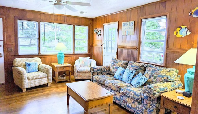 Ruby's OBX Retreat is only 1 mile from the beach and has a beautiful sound view in Kill Devil Hills