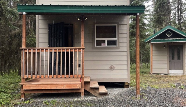 Serene 1-bedroom cabin in Soldotna perfect for cozy getaway Kenai River close by in Soldotna