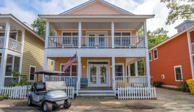 Sleeps 8 with 4 bedrooms, large space for gathering in Michigan City
