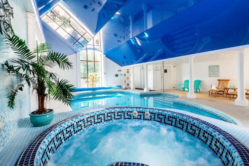 Smugglers Cottage converted Barn with Pool & Jacuzzi NR Lyme Regis in Whitchurch Canonicorum