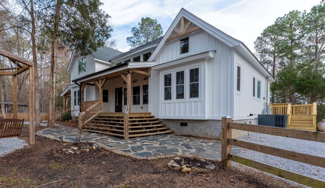 Spacious 4-bedroom farmhouse in beautiful Appling with AC in Appling