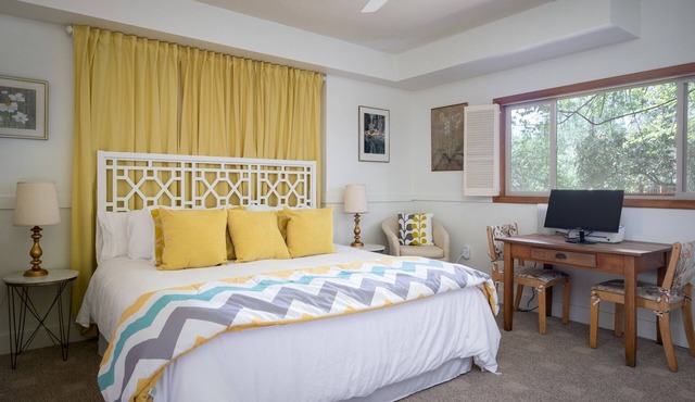 Spacious, Beautiful & Private Hillside Oasis, SW PDX & free coffee! in Portland