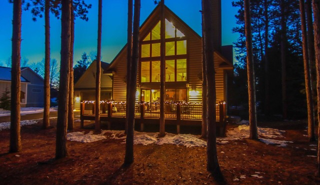 Spacious Crystal Mountain Resort Cabin w/Game Rm! Minutes to Ski/Golf/Spa/Pool! in Thompsonville