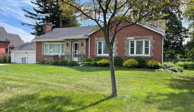 Spacious Downtown home with lots of amenities! in Port Dover