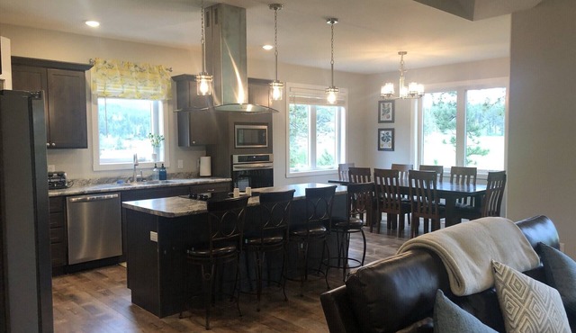 Spacious home with Hot Tub, bikes, fire pit, pool table and more! in Hill City