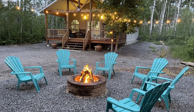 Stunning cottage for family and friends, 4 mins drive to golf course. in Traverse Bay