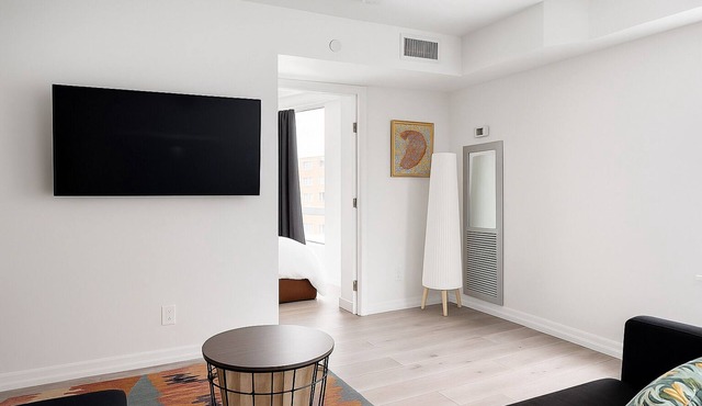 Stylish Condo in Yorkville in Toronto