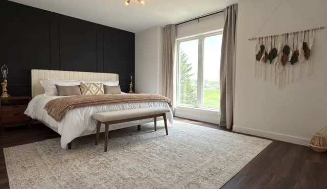 Stylish New - Build Duplex Retreat - A in Gimli