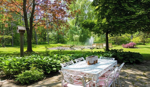 Summer Resort Style Living - Private & Serene, Sauna, Outdoor Bar & Firepit in Collingwood