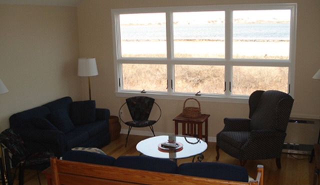 Sunrise Cottage -new cottage with spectacular water and dune views in North Truro