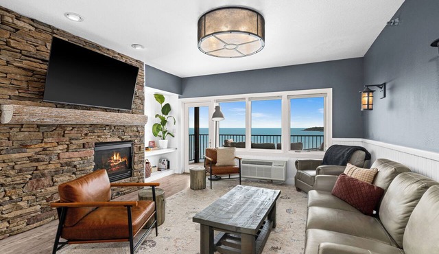 Sunrise Suite on Lake Superior- Pool & Hot Tub in Two Harbors