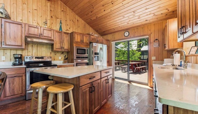 Swan Lake Chalet and Guest House in Bigfork