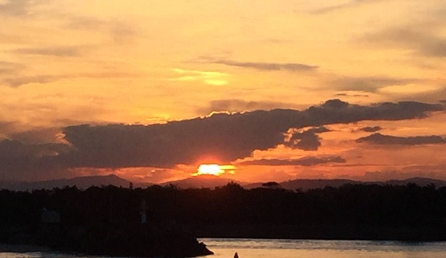 Swansea Lakeside Sunsets are two villas, on the shores of Lake Macquarie in Swansea