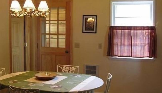 SWEET TWO BEDROOM COTTAGE ONE BLOCK FROM THE HARBOR, in Grand Marais in Grand Marais