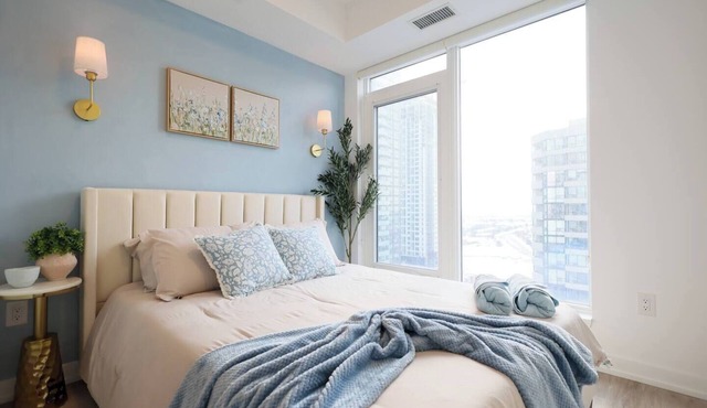 The Calm House | 5 mins Walk to Square One Mall in Mississauga