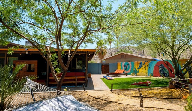 ~The Hummingbird House~ Sauna, Two King Beds, Mountain Views! in Phoenix