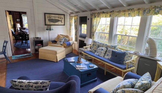 The Nantucket Sandcastle: Our Charming Cottage - Perfect for Summer Getaways! in Nantucket
