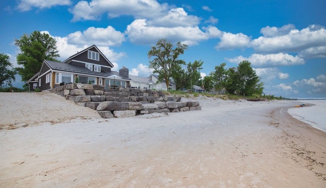 The Sandcastle Beach House in Port Franks