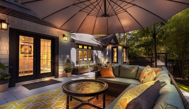 Tranquil Cottage Deep Cove Vancouver Island in North Saanich