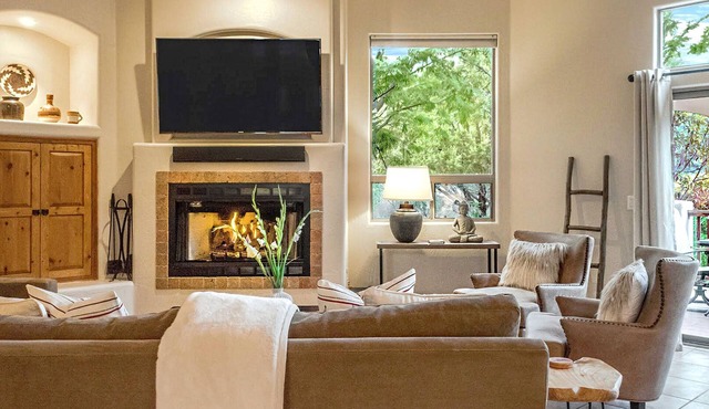 West Sedona 4BR luxury home on private half acre w/Hot Tub & Red Rock Mt Views! in Sedona