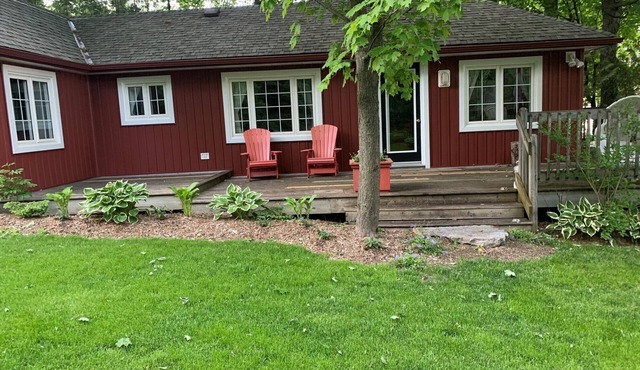 Your Vacation Retreat - Lakebreeze Cottage on Cameron Lake in Kawartha Lakes