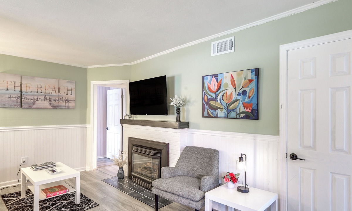 Hyannis Cottage | < 2 Mi to Beach: Cozy Cottage w/Patio on Cape Cod