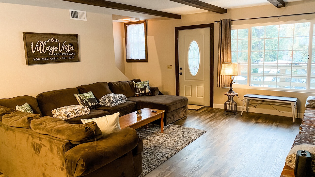 Photo of Livingroom in Shaver Lake