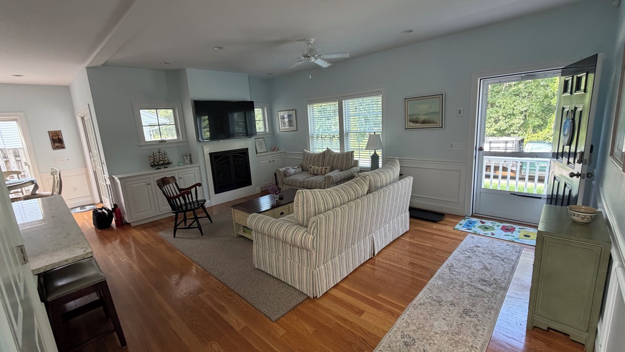Photo of Livingroom in Northwest Harwich