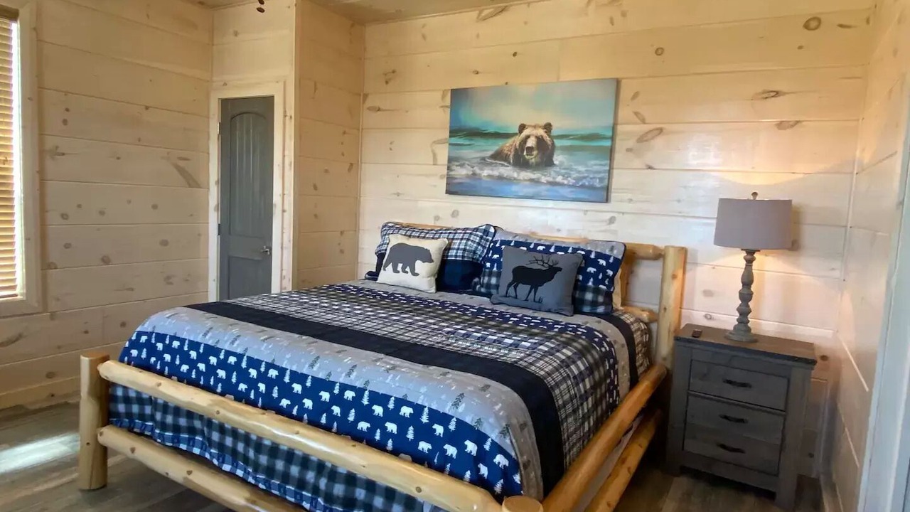 Photo of Bedroom in Cottage Gardens