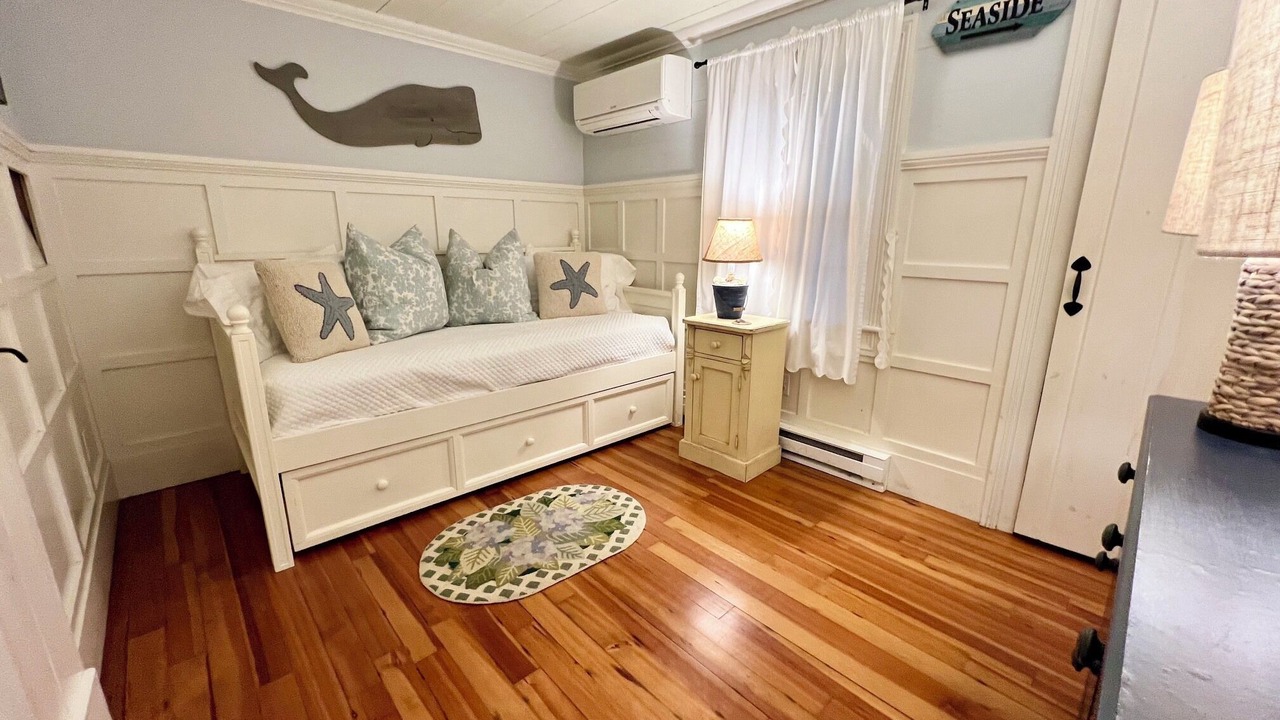 Photo of Bedroom in Monomoy