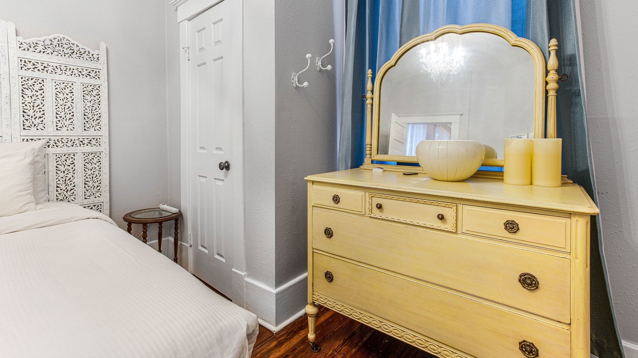 Photo of Bedroom in Historic District - North