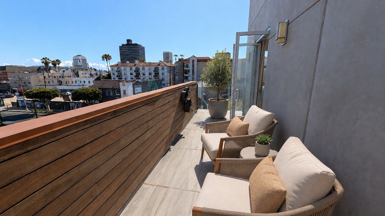 Photo of Outdoor in Greater Wilshire - Hancock Park