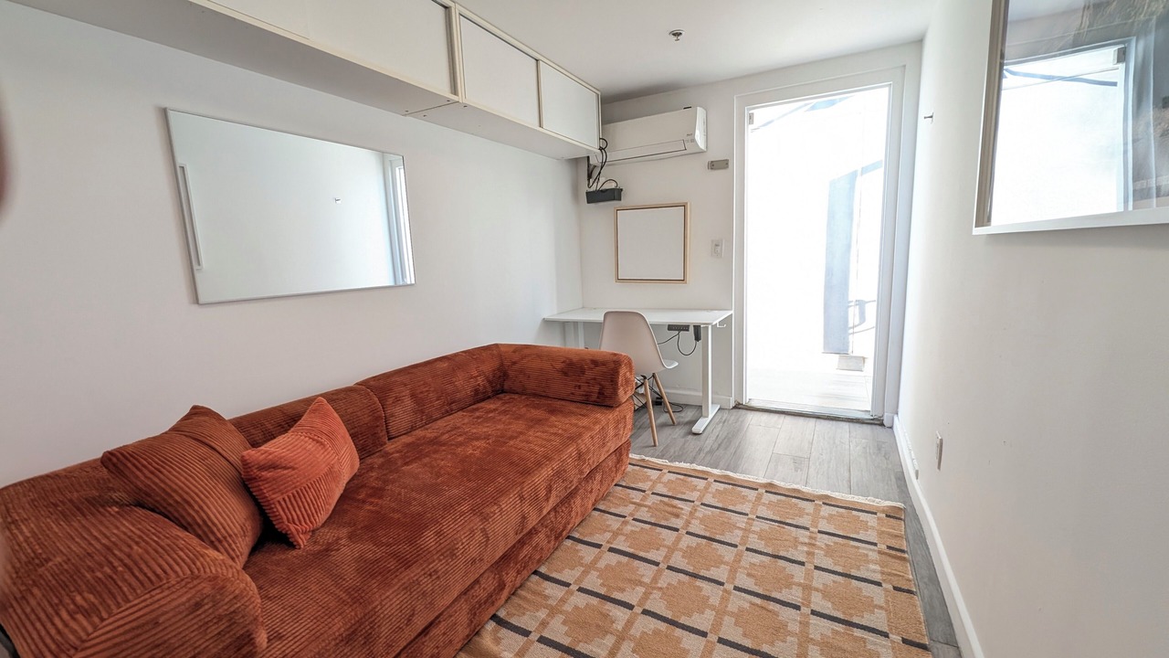 Photo of Livingroom in Greater Wilshire - Hancock Park