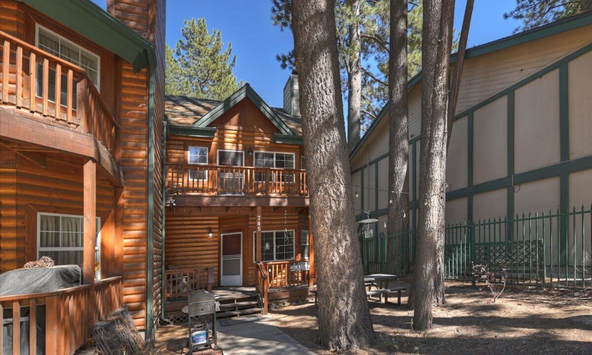 Photo of Patio Balcony in Summit Estates
